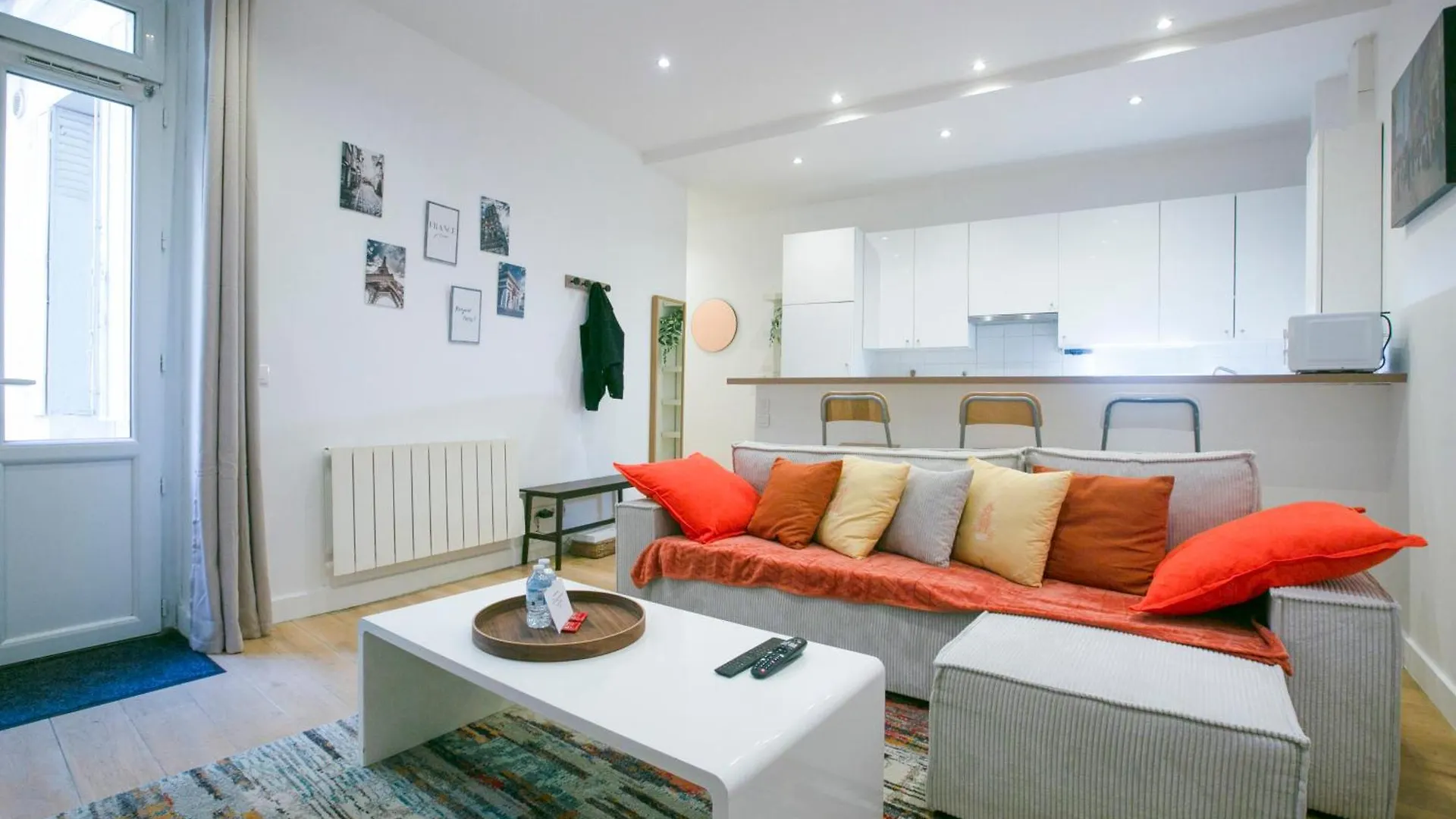 Warm 2 Bedrooms - C38 Apartment Paris