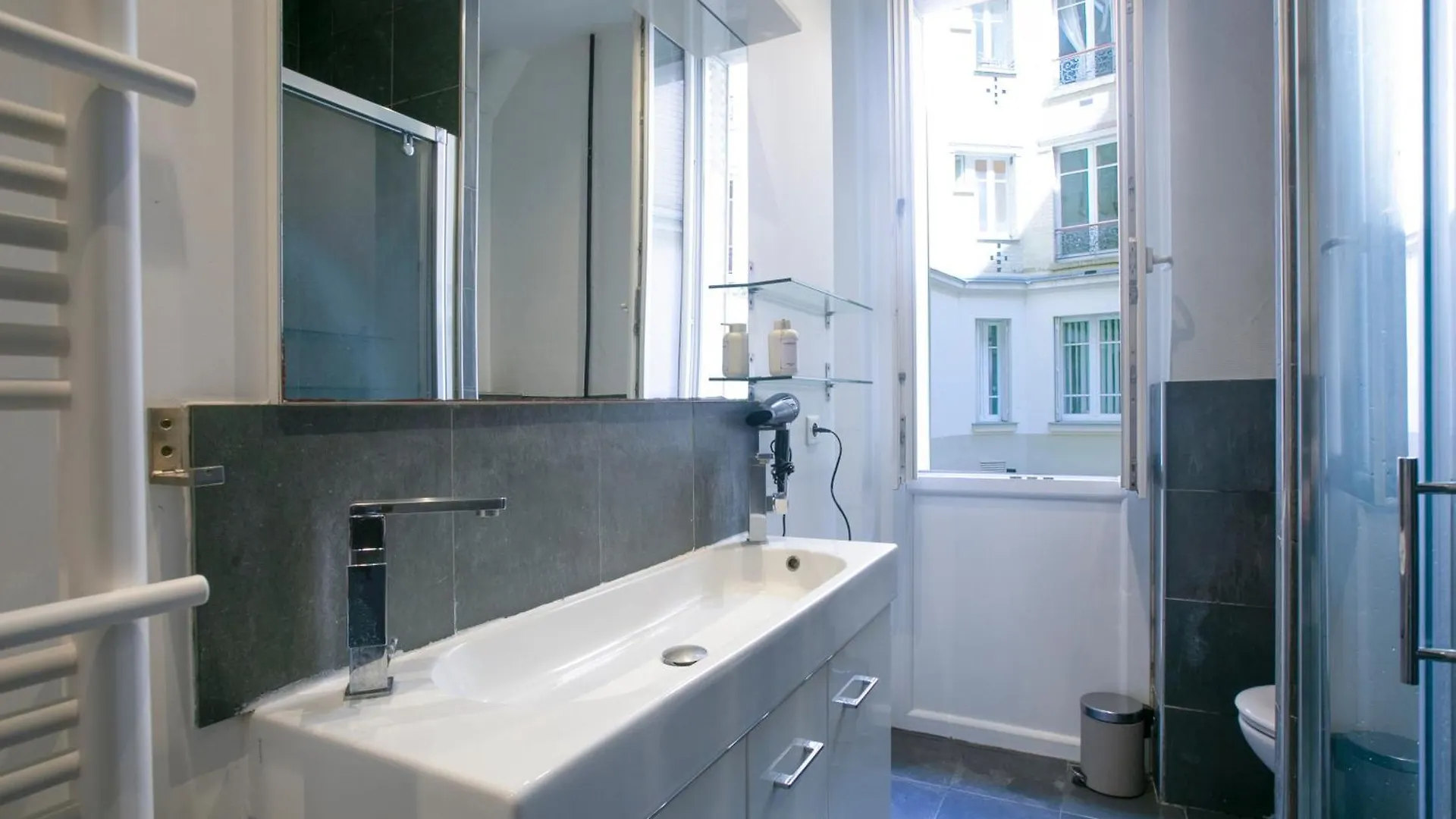 Warm 2 Bedrooms - C38 *